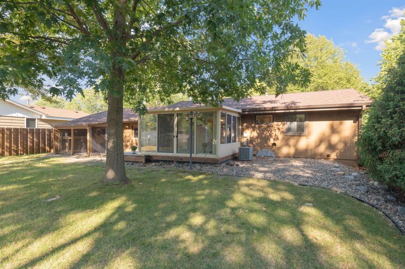 4431 W 82nd St, Bloomington, MN 55437