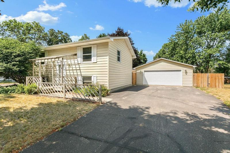 1613 Kings Way, Saint Cloud, MN 56301