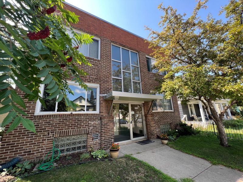 3240 Hennepin Ave #4, Minneapolis, MN 55408