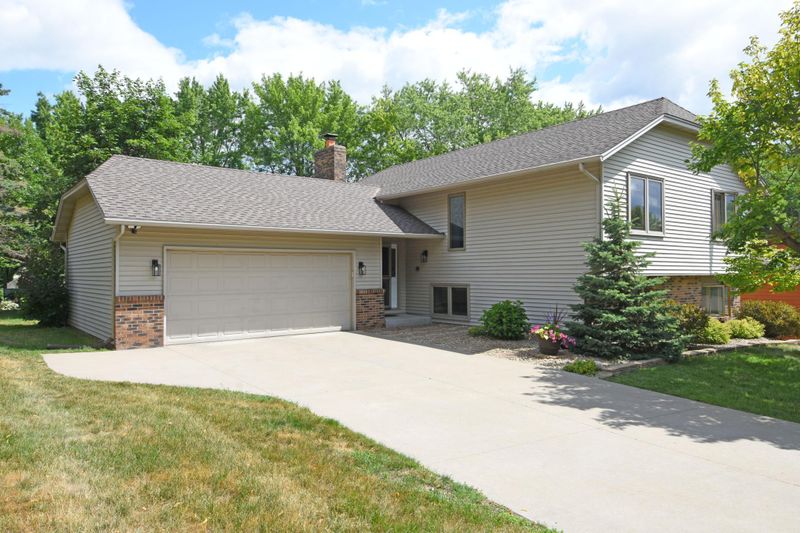 11240 40th Ave N, Plymouth, MN 55441