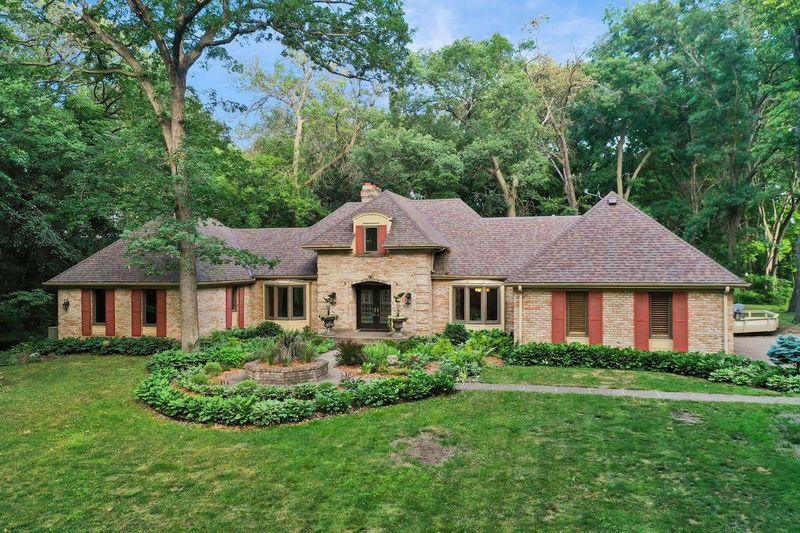 15 Evergreen Rd, North Oaks, MN 55127