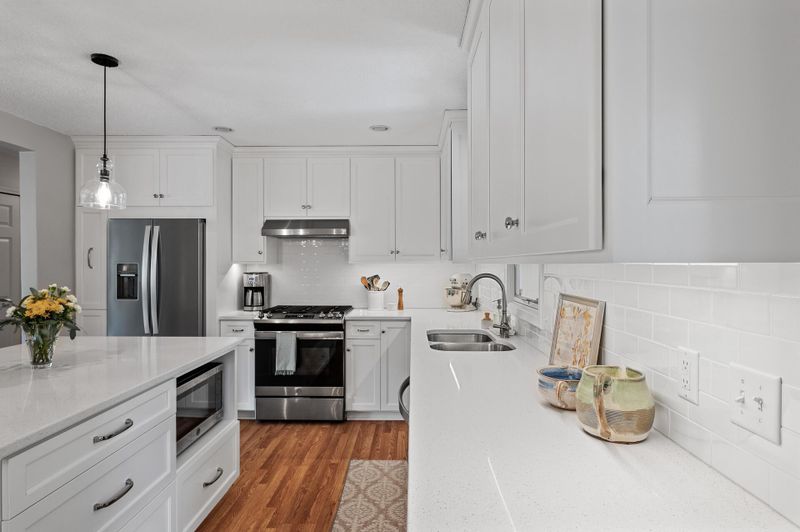 1409 E 131st St, Burnsville, MN 55337