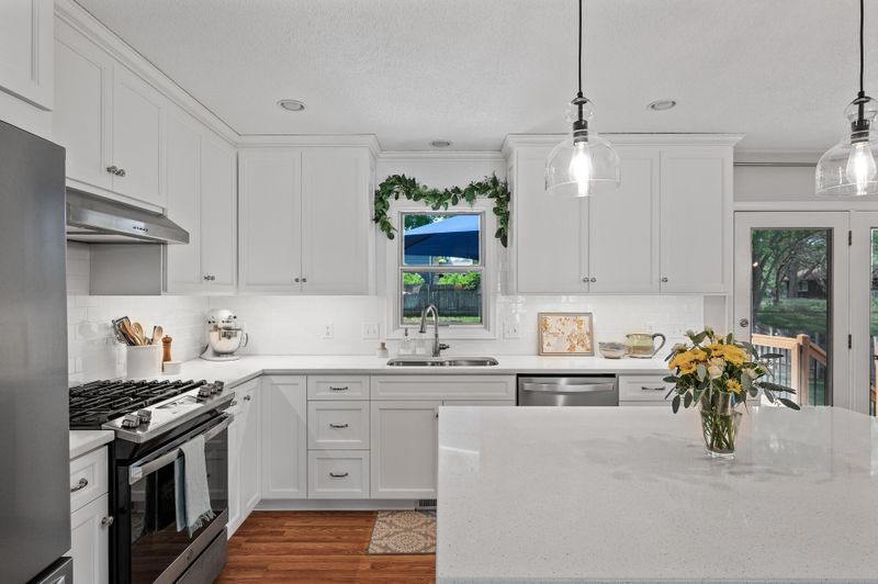 1409 E 131st St, Burnsville, MN 55337