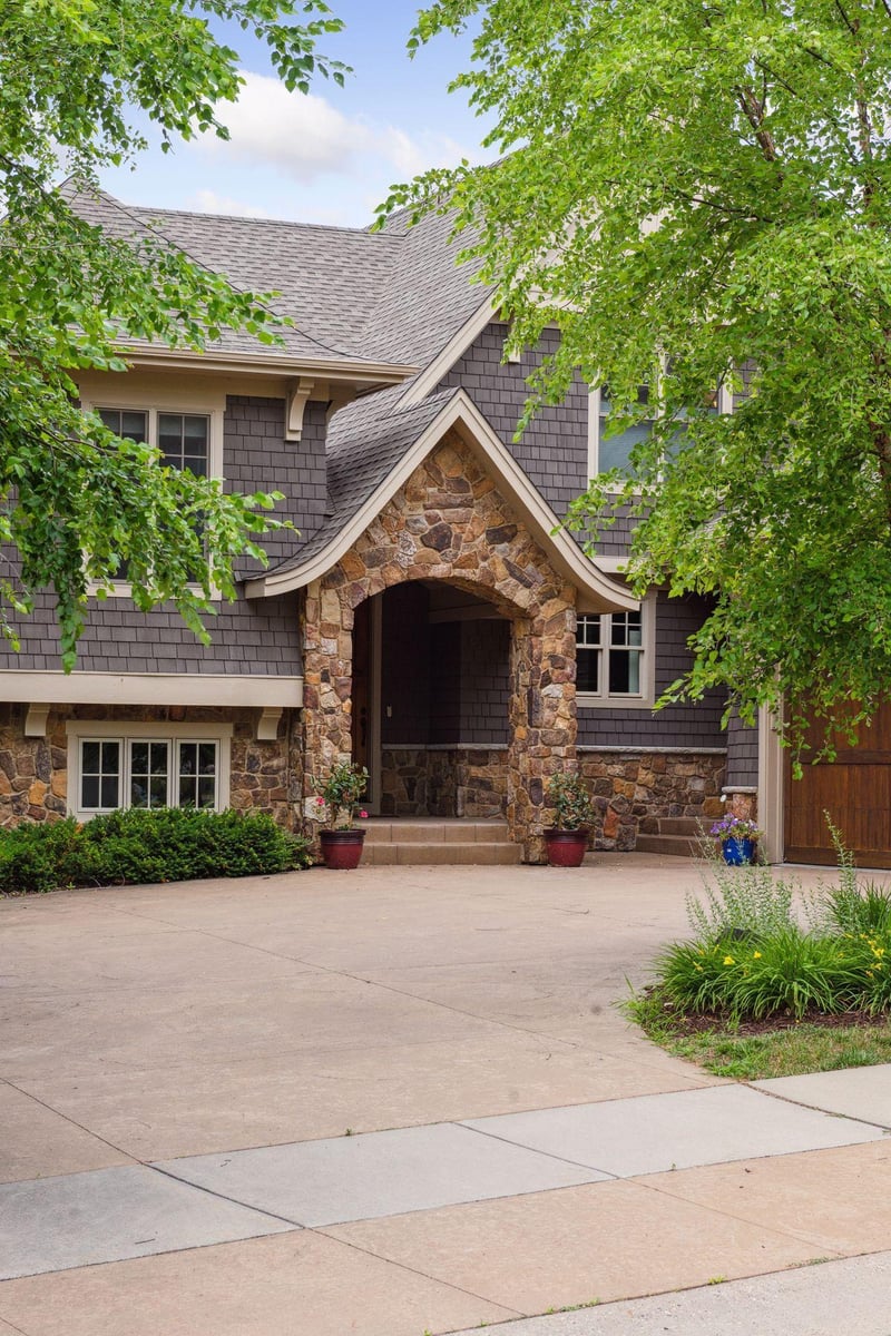 6356 Bellevue Ln, Eden Prairie, MN 55344