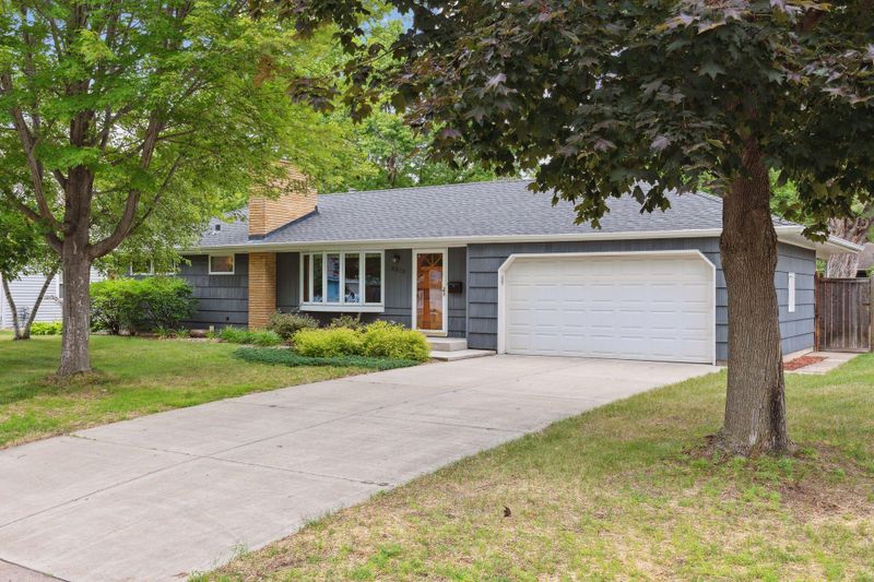 9213 5th Ave S, Bloomington, MN 55420