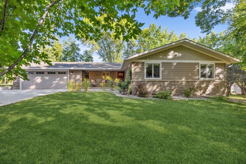 925 Sumac Ln, Glencoe, MN 55336