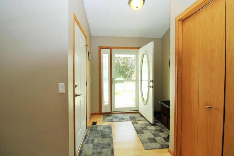 901 Cottonwood Dr NE, Willmar, MN 56201