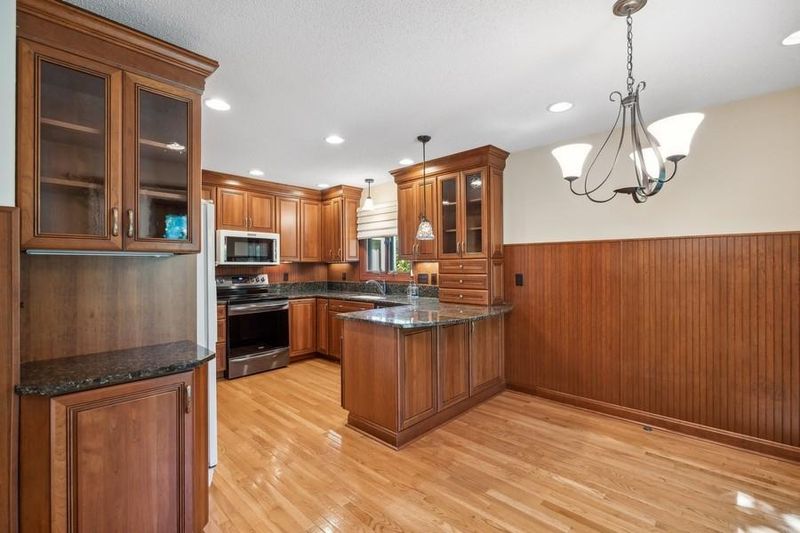 1163 Benton Way, Arden Hills, MN 55112