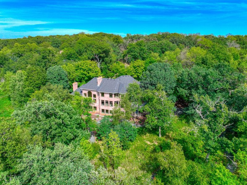 2 Black Oak Rd, North Oaks, MN 55127