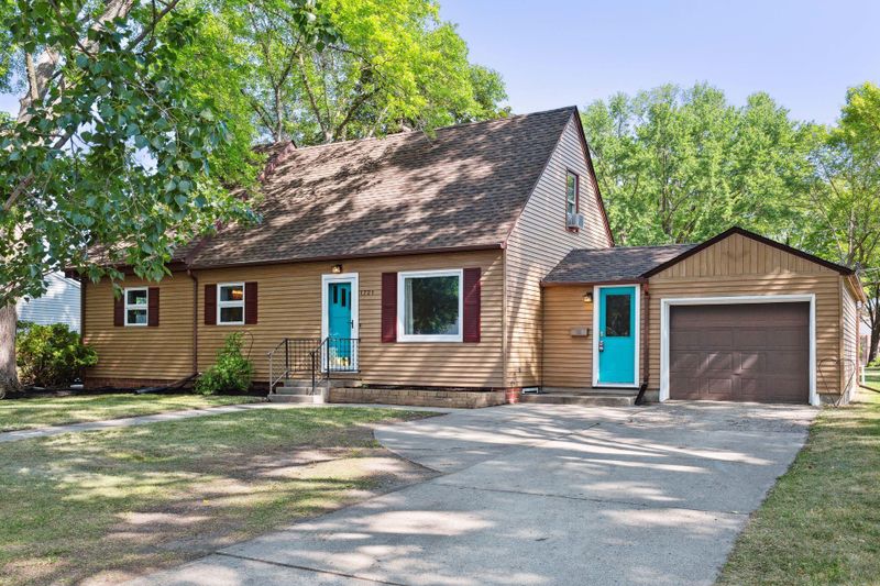 1721 15th St E, Glencoe, MN 55336