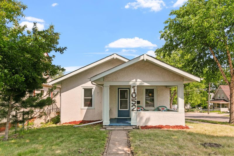 1052 Earl St, Saint Paul, MN 55106