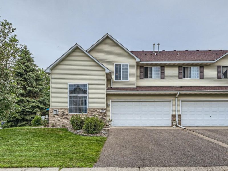 3210 Juniper Cir #D, Woodbury, MN 55125