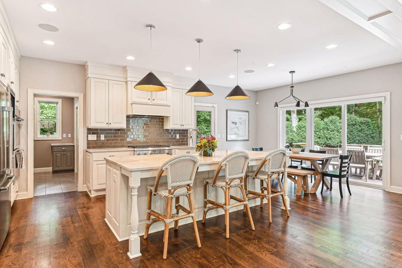 4815 Suburban Dr, Shorewood, MN 55331