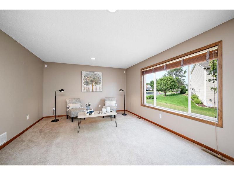 2016 Pheasant Run St, Shakopee, MN 55379