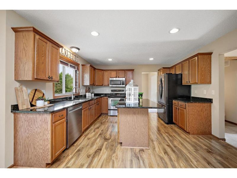 2016 Pheasant Run St, Shakopee, MN 55379