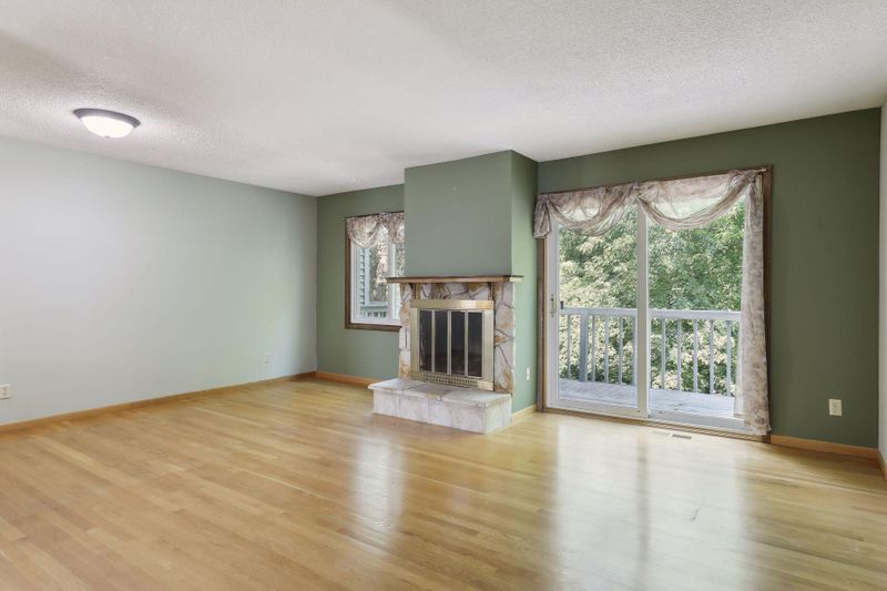 6625 Gretchen Ln N, Oakdale, MN 55128