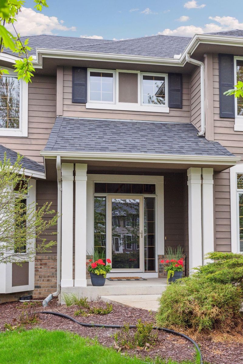 6865 Ruby Ln, Chanhassen, MN 55317