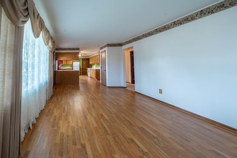609 E 4th Ave, Hewitt, MN 56453