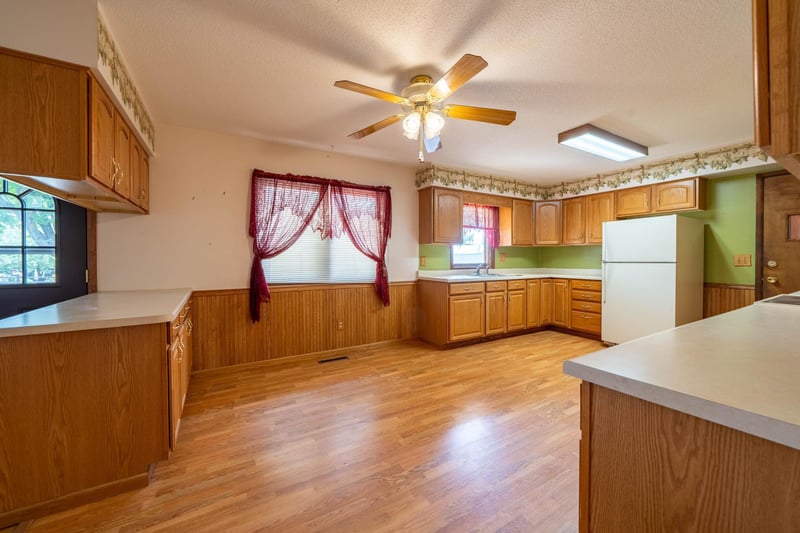 609 E 4th Ave, Hewitt, MN 56453