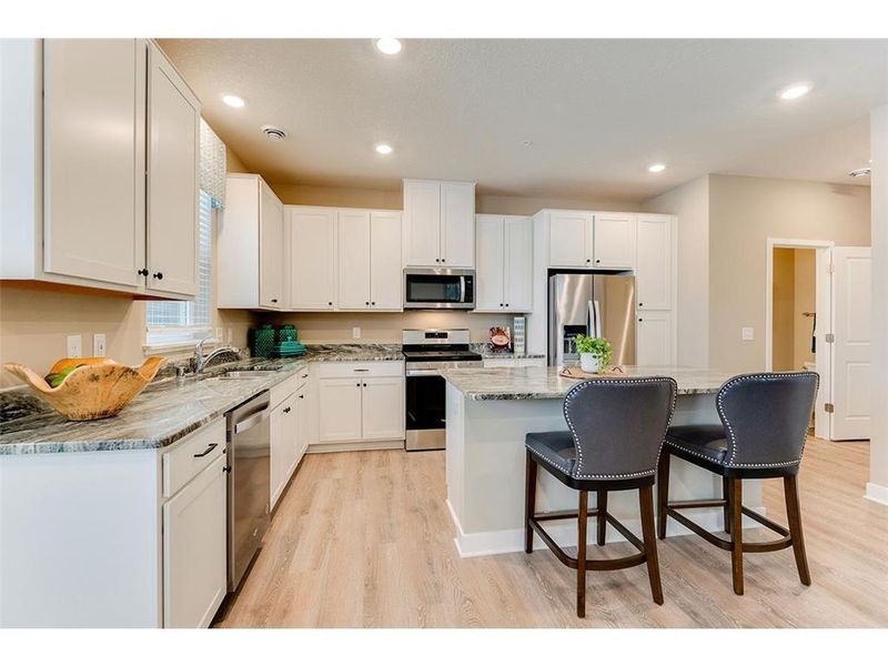 5054 Stable View Dr, Woodbury, MN 55016