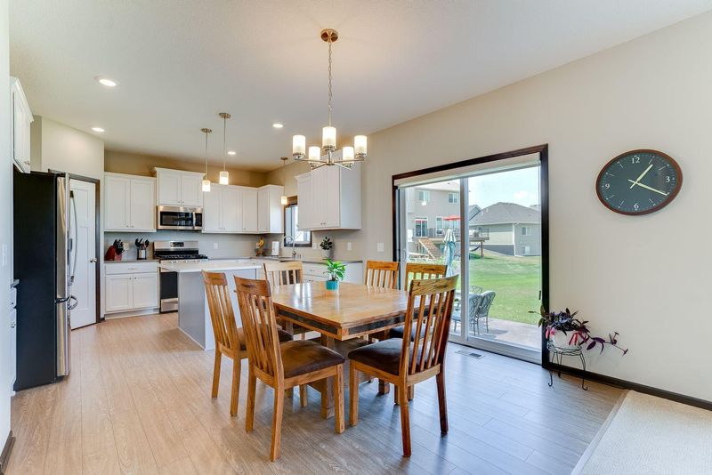 1081 Ashbrook Pa, Rosemount, MN 55068
