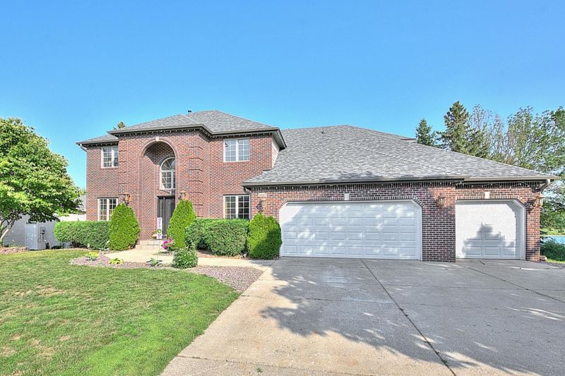 4660 Allendale Dr, White Bear Lake, MN 55127