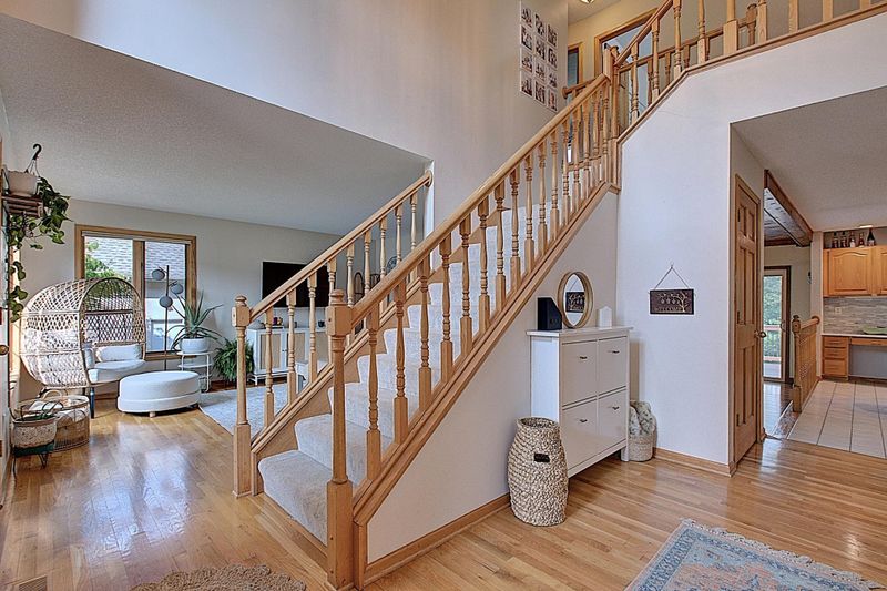 4660 Allendale Dr, White Bear Lake, MN 55127