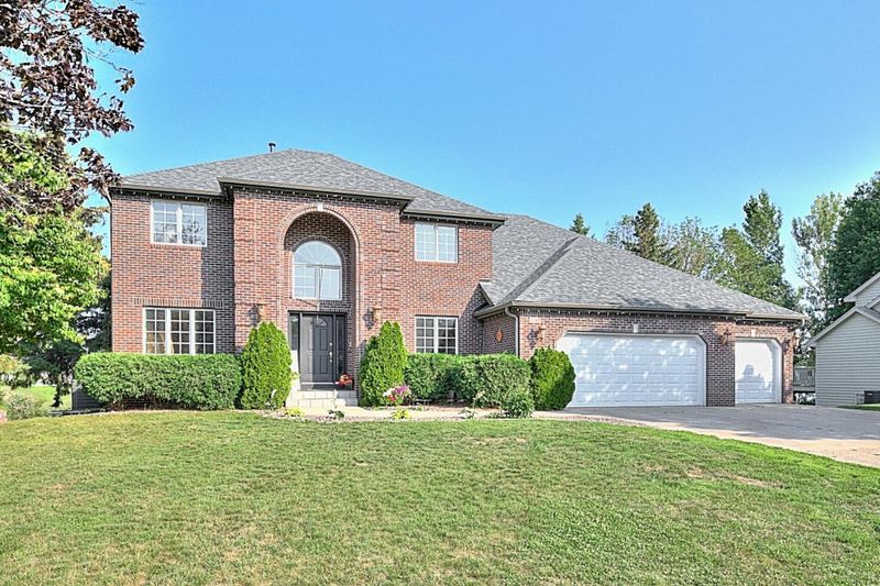 4660 Allendale Dr, White Bear Lake, MN 55127