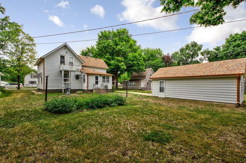 915 2nd Ave NW, Faribault, MN 55021