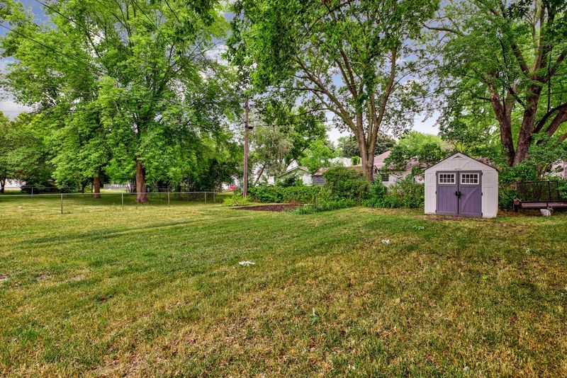 915 2nd Ave NW, Faribault, MN 55021