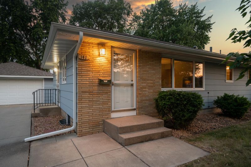 141 Maplewood Dr E, Bloomington, MN 55420