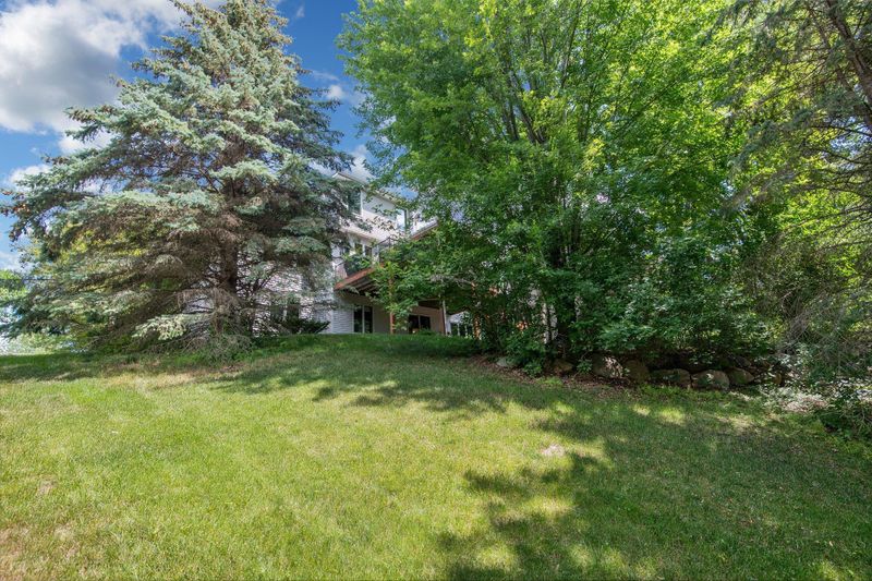 9852 Windsor Ter, Eden Prairie, MN 55347