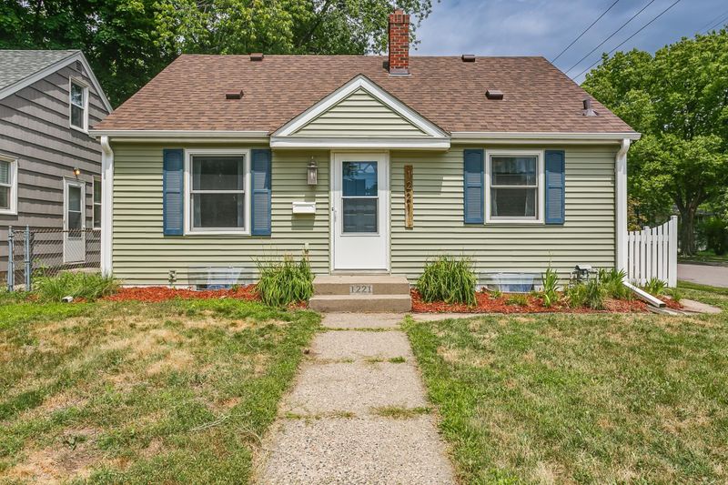 1221 Hubbard Ave, Saint Paul, MN 55104