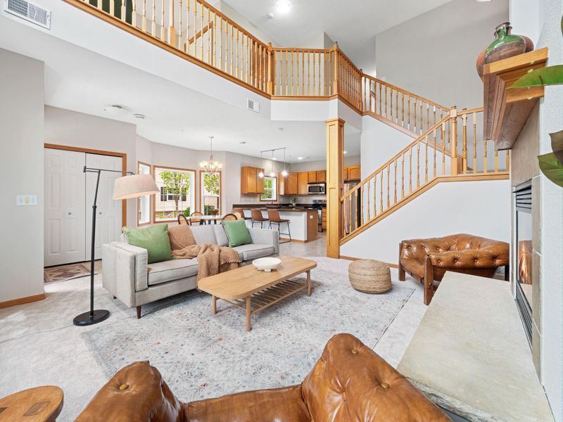 451 W 84th St, Bloomington, MN 55420