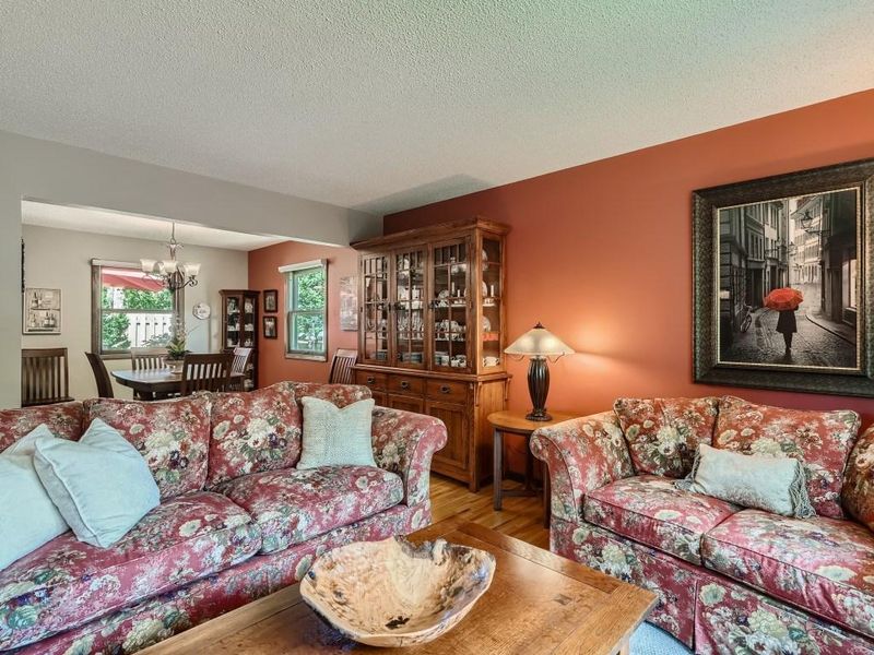 4010 Highland Rd, Minnetonka, MN 55345