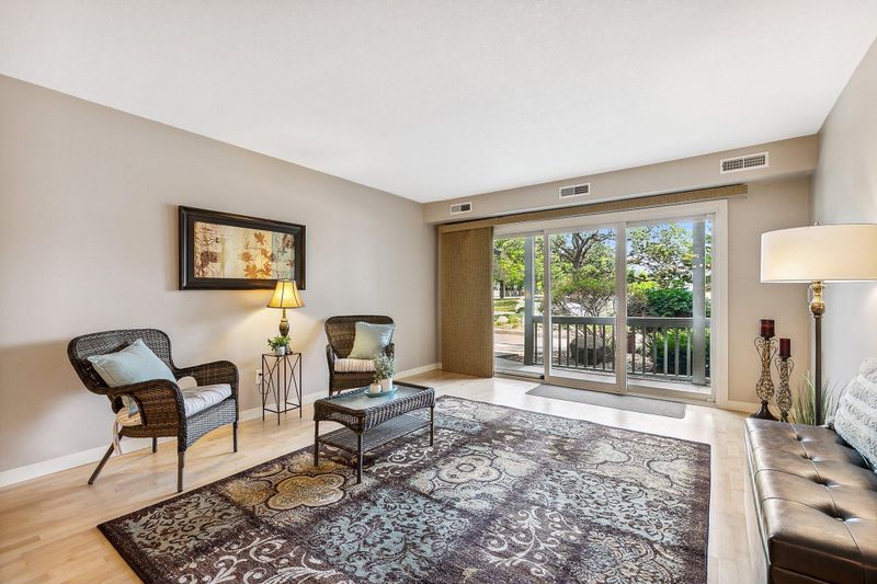 5424 France Ave S #101A, Edina, MN 55410