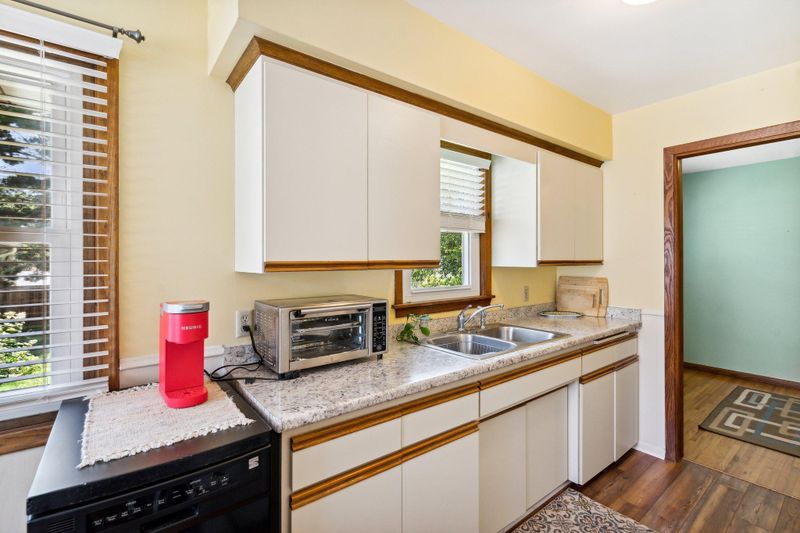 2176 Mesabi Ave, North Saint Paul, MN 55109