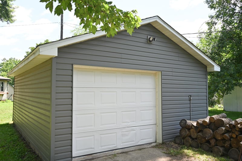 305 S Main St, Upsala, MN 56384