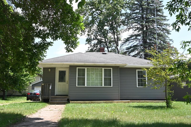 305 S Main St, Upsala, MN 56384