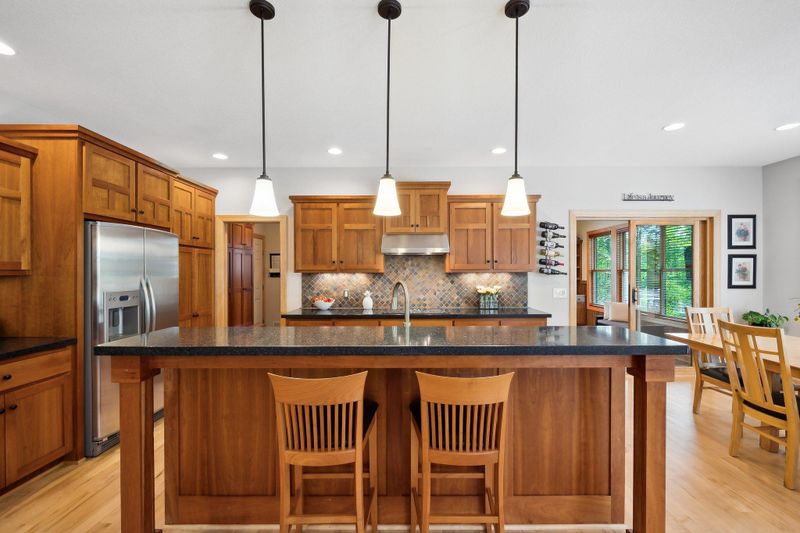 573 Spruce Cir, Eagan, MN 55123