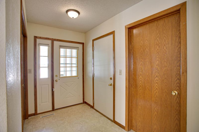 521 W 1st St, Zumbrota, MN 55992