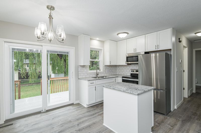 2430 Parkview Ln SE, Rochester, MN 55904