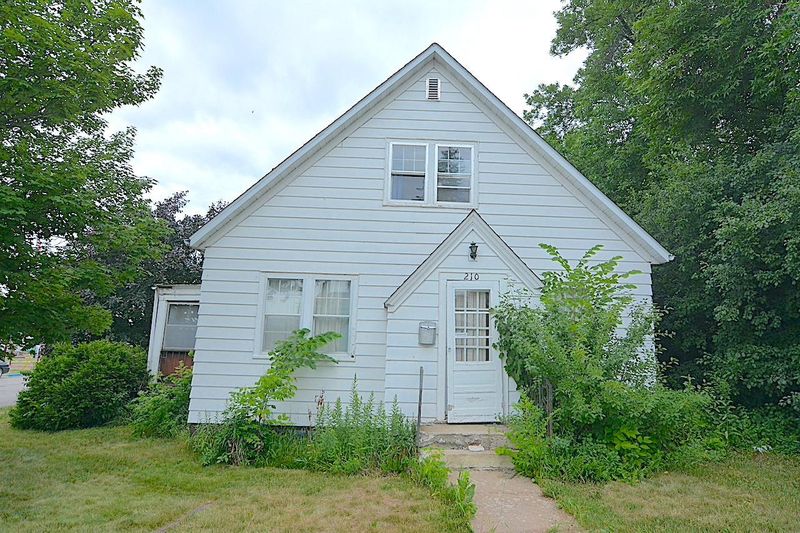 210 2nd St NW, Milaca, MN 56353
