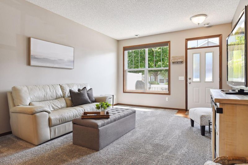 1825 Columbia Ln #2, Chanhassen, MN 55317
