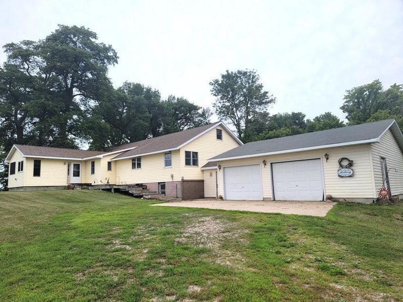 14308 110th St, Hanska, MN 56041