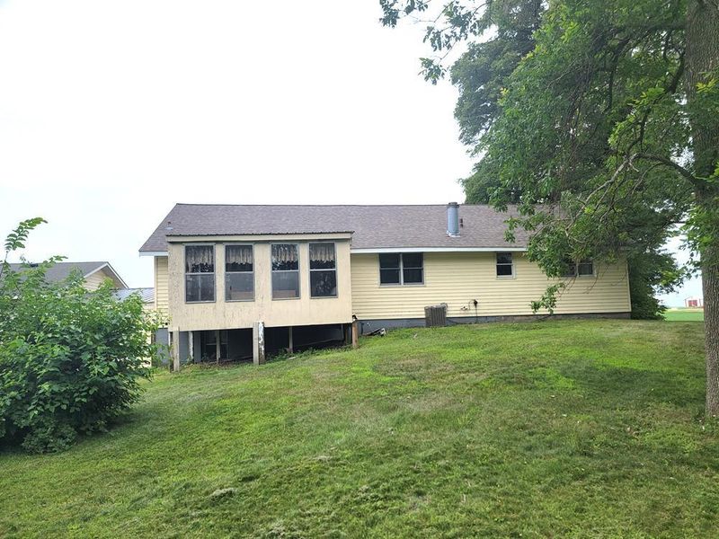 14308 110th St, Hanska, MN 56041