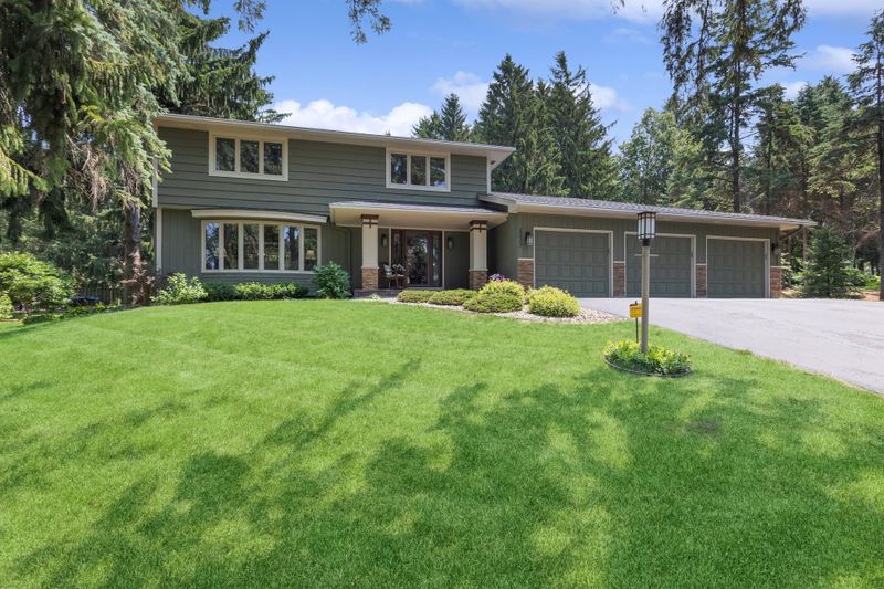 1233 Kenilworth Dr, Woodbury, MN 55125