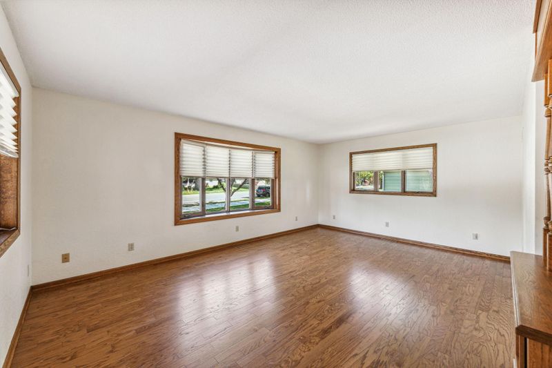 113 Lincoln Ave E, Gaylord, MN 55334