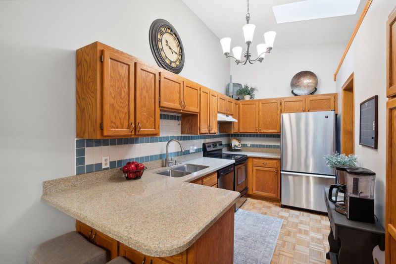 4302 Clemson Cir #B, Eagan, MN 55122