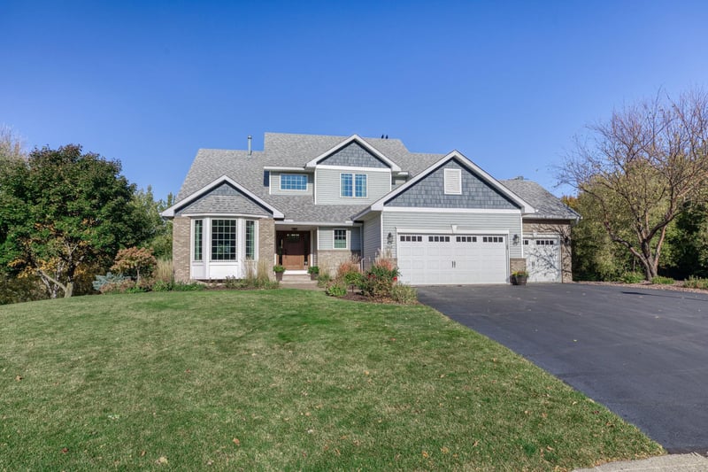 565 77th St W, Eagan, MN 55121